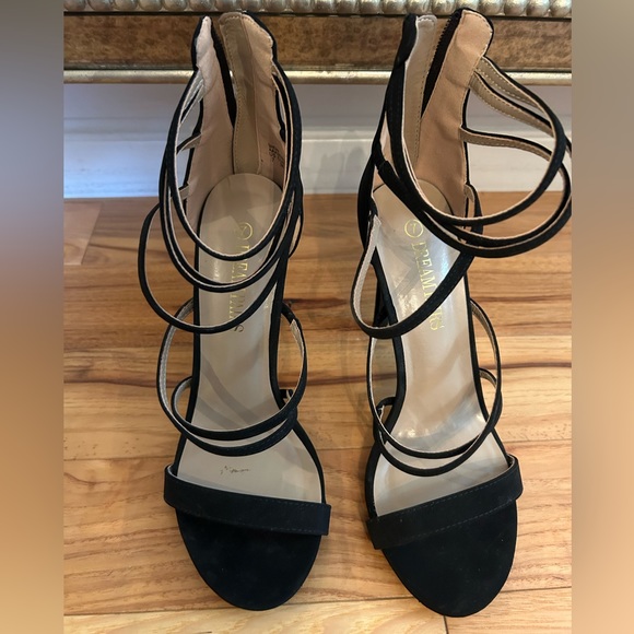 Dream Pairs Strappy Heels 👠 🖤 - Size 7 - Picture 2 of 5